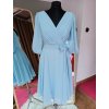Bledomodré šaty s rukávmi