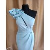 Dlhé spoločenské bledomodré priliehavé šaty na jedno rameno