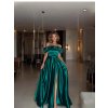 Dlhé spoločenské zelené saténové šaty s padnutými ramenami