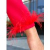 Červené zavinovacie šaty s pierkami