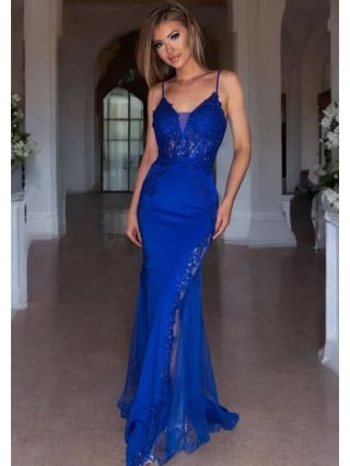 💙 Dotyk luxusu v kráľovskej modrej ✨ Precízny korzet, jemná čipka a silueta, ktorá očarí 👑...