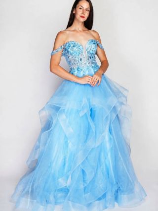 ✨ Zažiarte na stužkovej v šatách snov! 👗 Jedinečné modely, nádherné farby a ceny, ktoré vás potešia ❤️ ✅ www.glossy.sk...