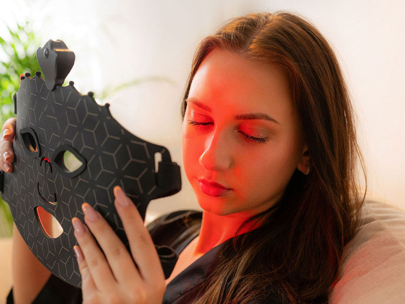 NIR (infračervené) LED svetlo pod lupou: Ako 830 nm hojí hlboko, bez tepla a bez rizika