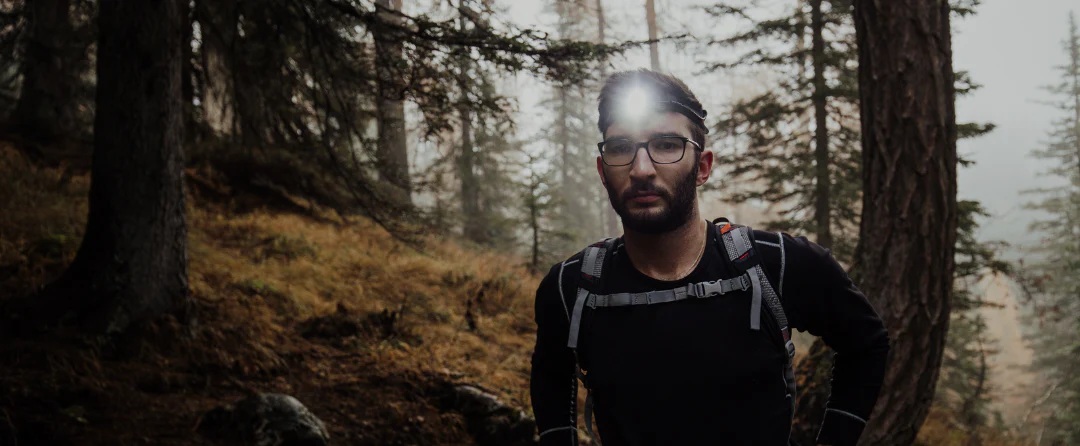LED čelovka na turistiku ako súčasť výbavy: Prečo je dôležitá?