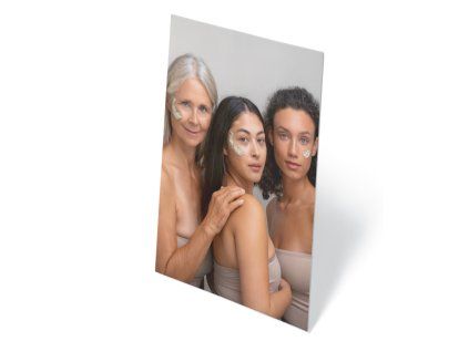 GREEN PEEL® obraz na desce – tři modelky (A2)