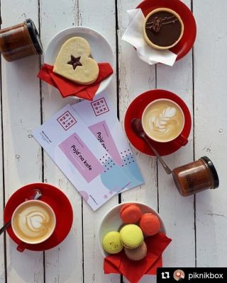 Jedna předvánoční z brněnské kavárny Piknik box v Björnsonovo sadech. 🎄 #goatcupzakaznici