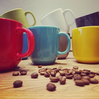 Konečně je tu a možná chybí i Vám, nebo Vaší kavárně. Šikovný a sexy hrneček svolný ke všemu co chcete. Ke konvičce s...