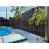 panel z polkruhovych bambusovych tyci tmavohnedej farby 7