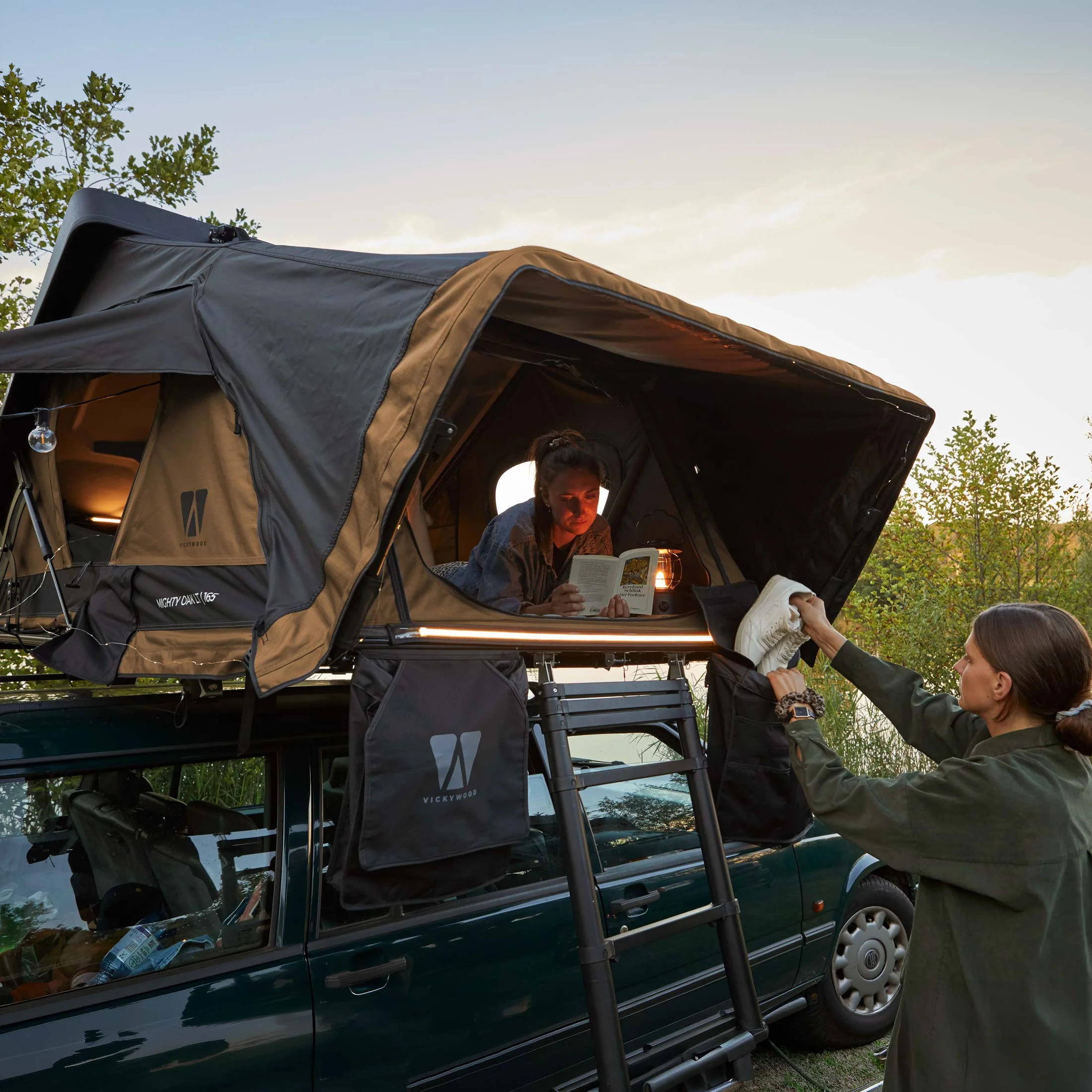 VICKYWOOD MIGHTY OAK LIGHT 165 ECO – zlatohnědý stan při kempování