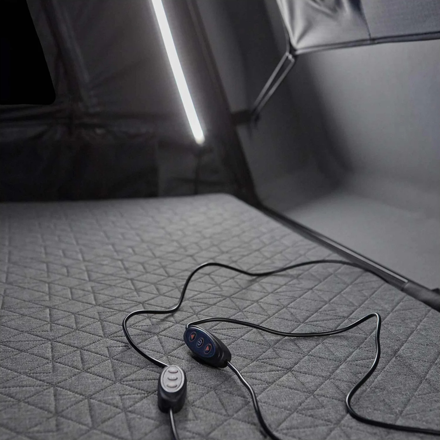 VICKYWOOD TEAK 2.0 180 – LED osvětlení a připojení USB-C