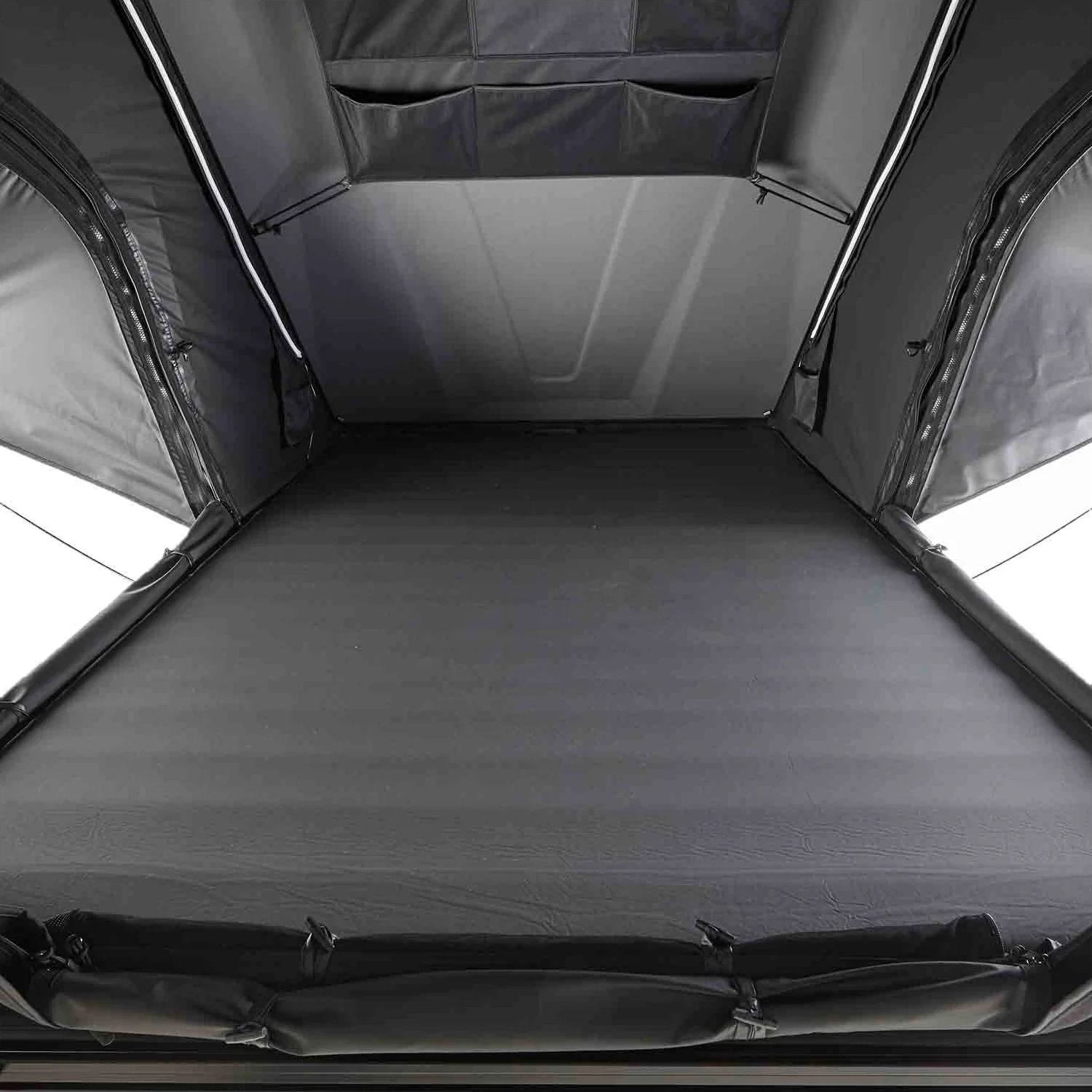 VICKYWOOD CUMARU XP 135 All Black – hybridní matrace v interiéru