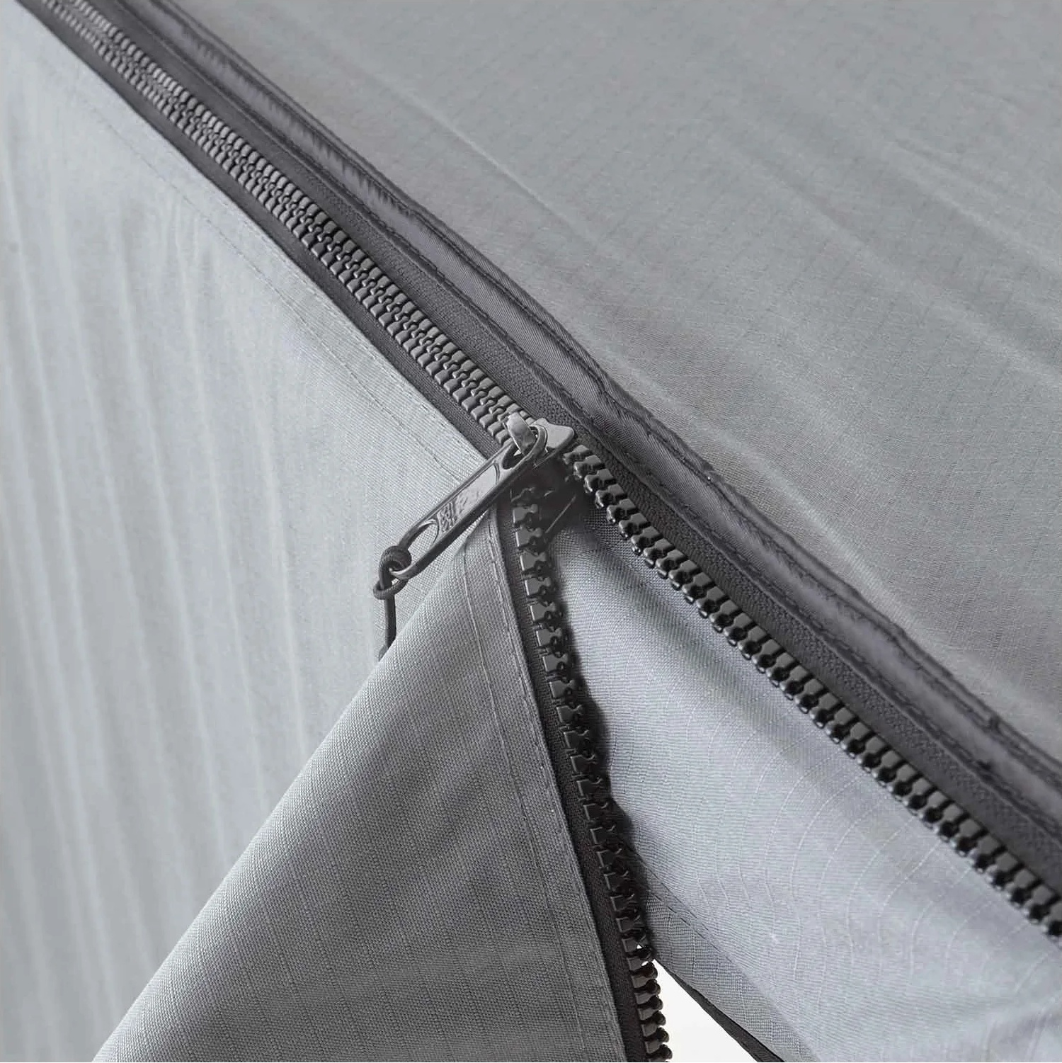 VICKYWOOD LEAF 180° 150 cm – detail zipu a látky