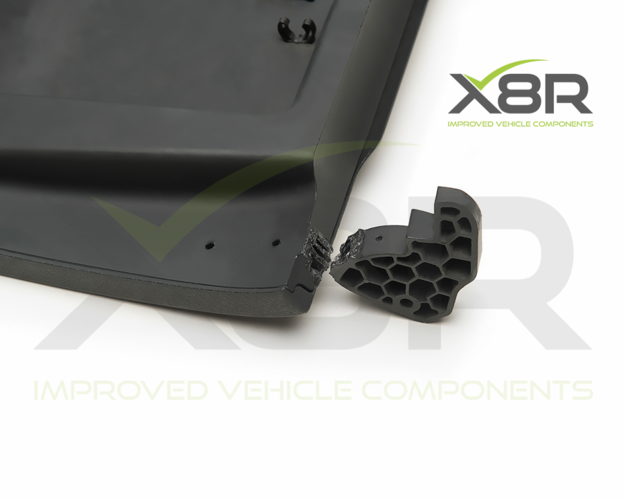 Ulomený pant víka odkládací schránky Audi