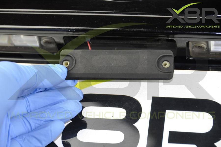 Gumový kryt X8R0139 při montáži na původní spínač