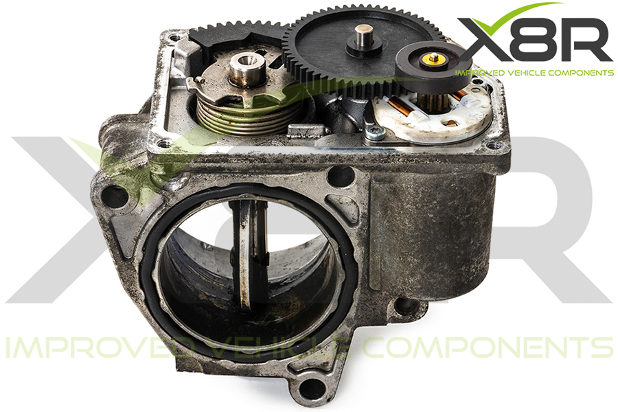 Mechanismus škrticí klapky osazený novými ozubenými koly X8R0170