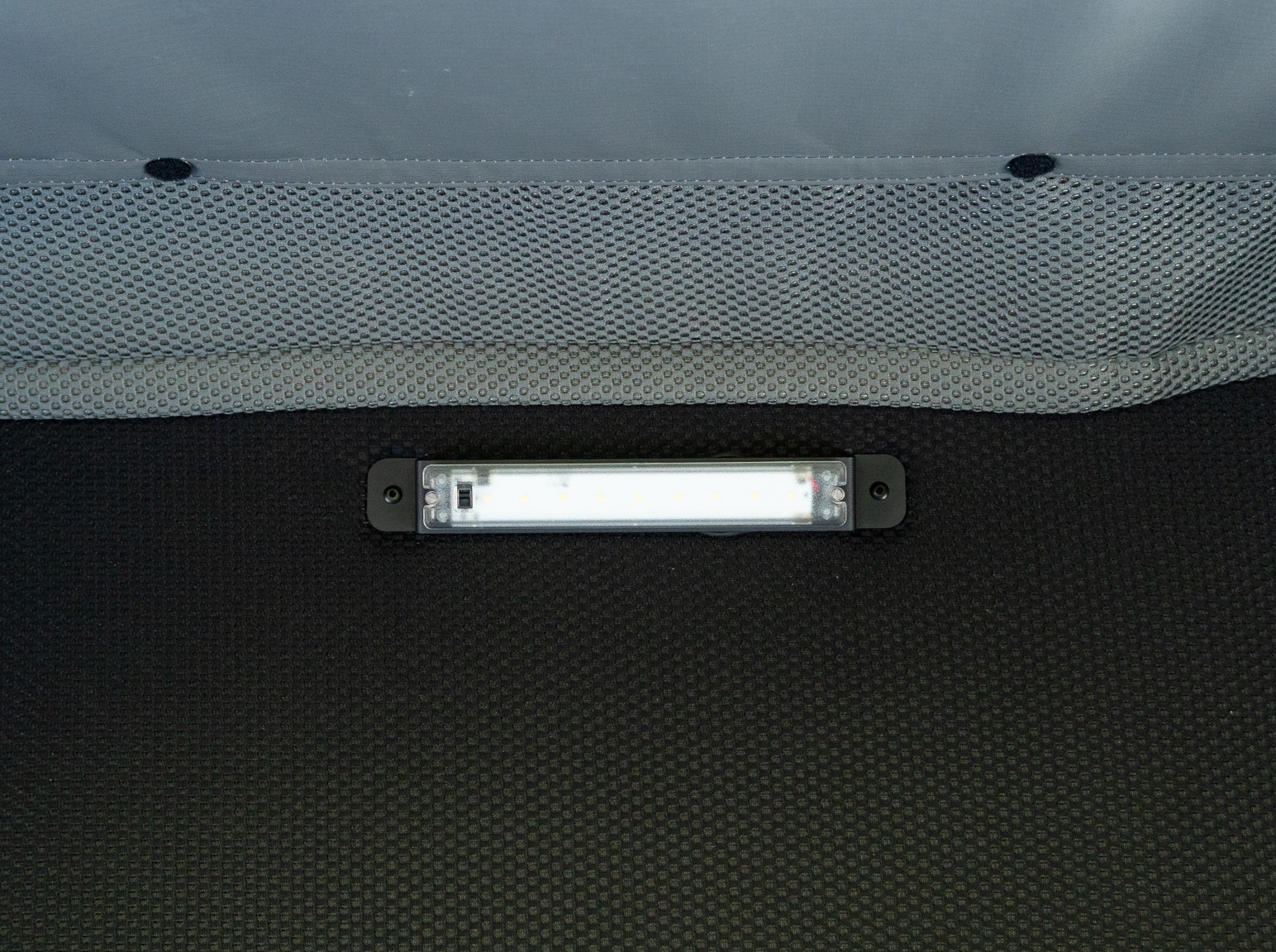 Integrované LED osvětlení ve stanu Alu-Cab RT-2S