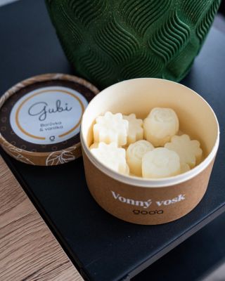 Vonné vosky – malé, nenápadné… ale sakra silné 🕯️✨ Stačí jeden vosk a prostor se během chvíle promění v oázu klidu a vůní....