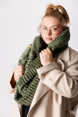 GoldBee Round Fluffy Army Scarf (Barva Army, Velikost M)