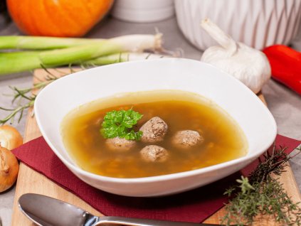 Rinderbrühesuppe mit Leberknödeln