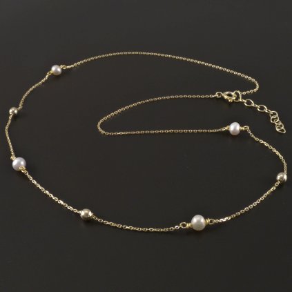 Zlatý náhrdelník bílé perly a kuličky