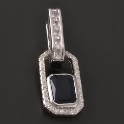 Originální stříbrný přívěsek broušený modrý safír