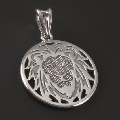 Stříbrný kulatý přívěsek lev
