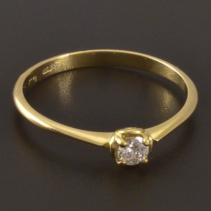 Zlatý prsten s briliantem v jemném provedení