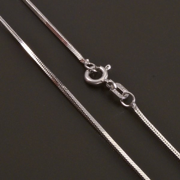Goldpoint Stříbrný řetízek had hranatý profil Váha: 3.00 g, Délka: 45 cm