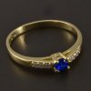 Zlatý prsten synt. safír a zirkony č. 1