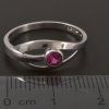 Stříbrný prsten osazený rubínem č. 2