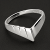 085 polished silver ring with v design