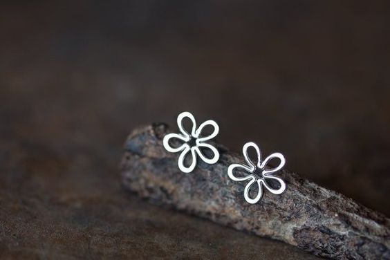 Jaké zlaté náušnice jsou vhodné pro každodenní nošení?