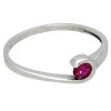 Jemný prsten s rubínem bílé zlato