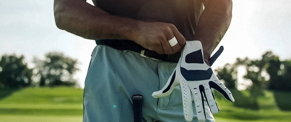 Golfové rukavice: Nezbytný doplněk pro dokonalý úder na golfovém hřišti