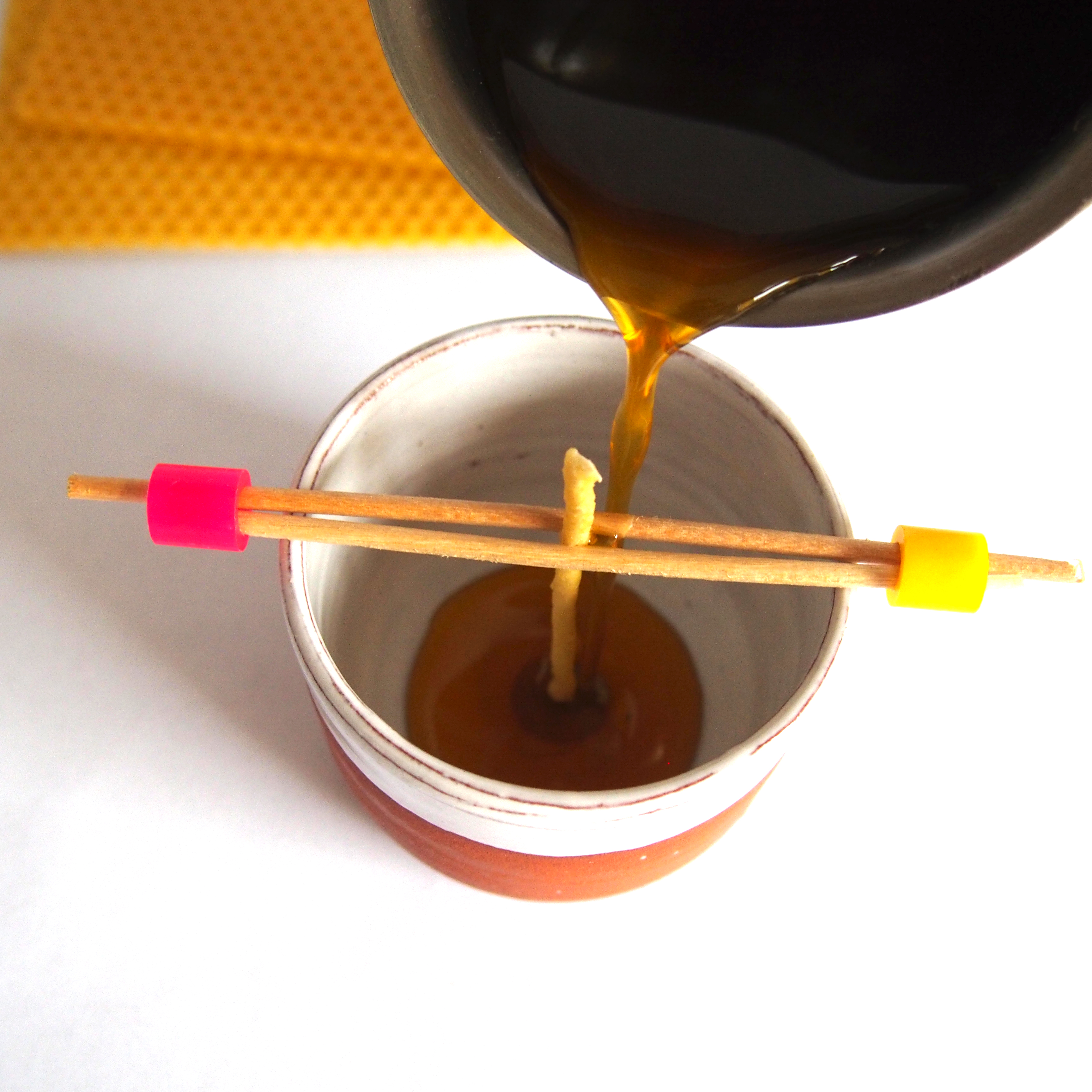 Jak si vyrobit svíčku z včelího vosku