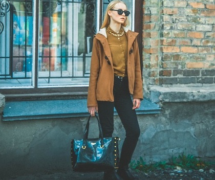 Trendy v dámských kabelkách: Sladit praktické nošení s elegancí