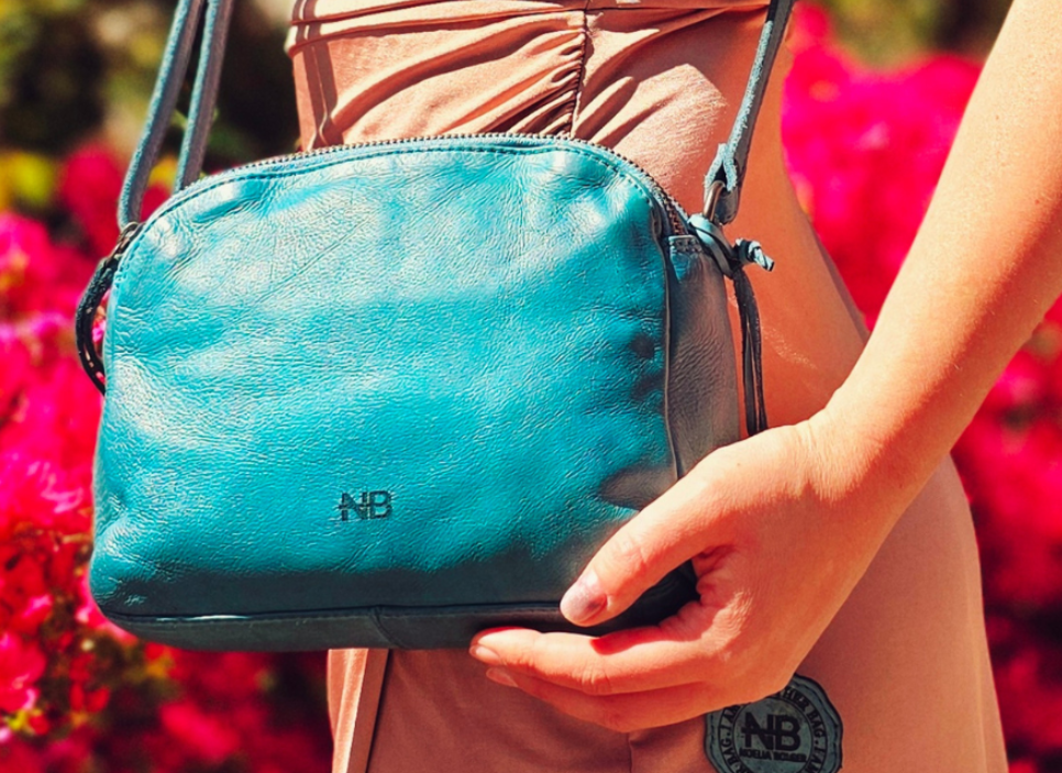 Letní crossbody kabelky a ledvinky - stylové a praktické doplňky pro teplé měsíce.