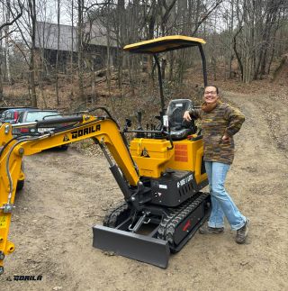 Paní Hrazdírová a pan Danišovič budou mít pod stromečkem minibagry 🤩🎄 to budou krásné Vánoce! 😍 Modely: G10S I LITE 2026 &...