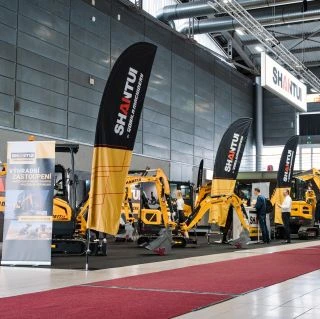 MINE & BUILD 🧱 Zítra máte poslední příležitost: ✔️ získat 5% slevu na všechny vystavené stroje ✔️ zapojit se do soutěže o...