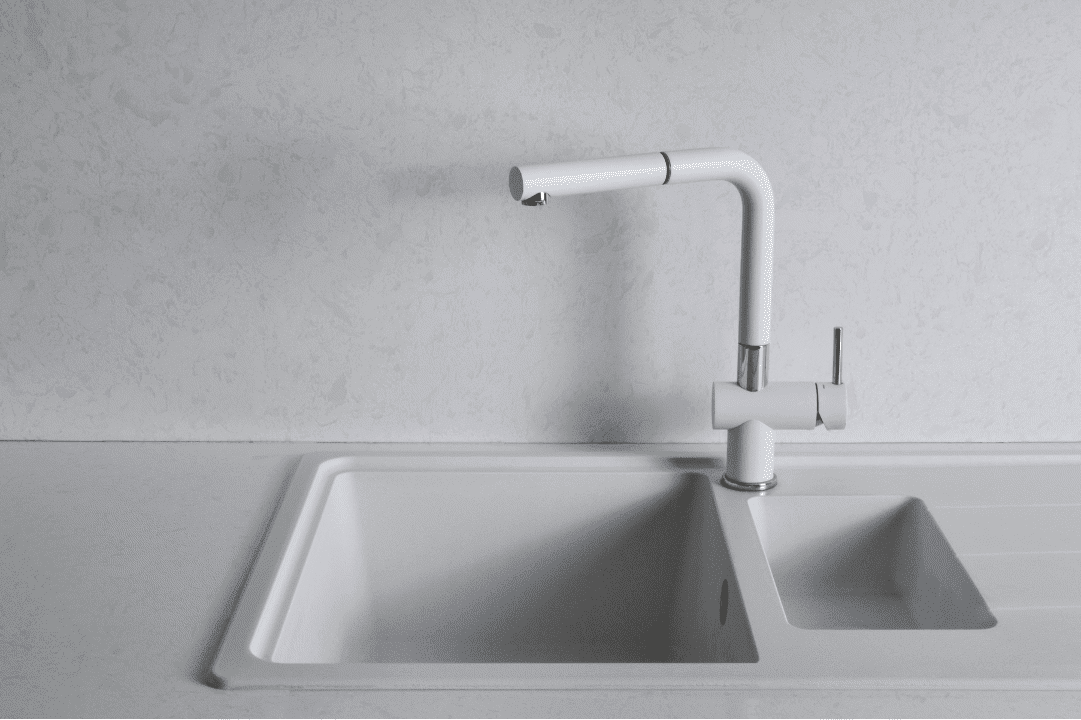 Rozdíly mezi granitovým a keramickým dřezem