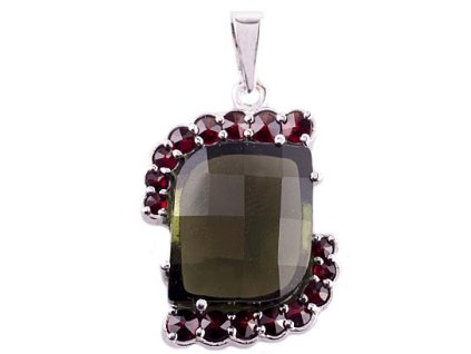 Czech garnet pendant (v6471311)