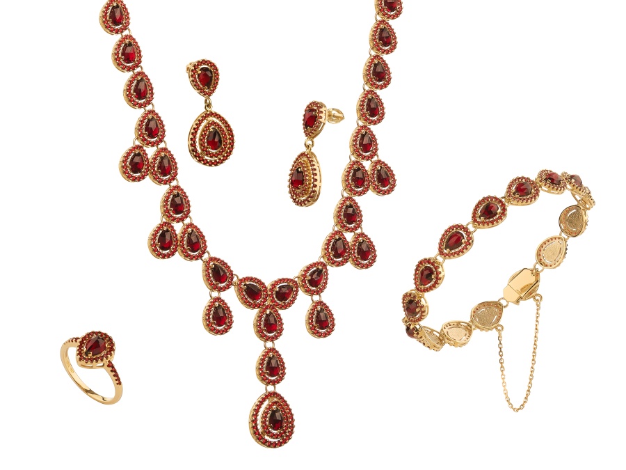 zlata-vyrocni-souprava