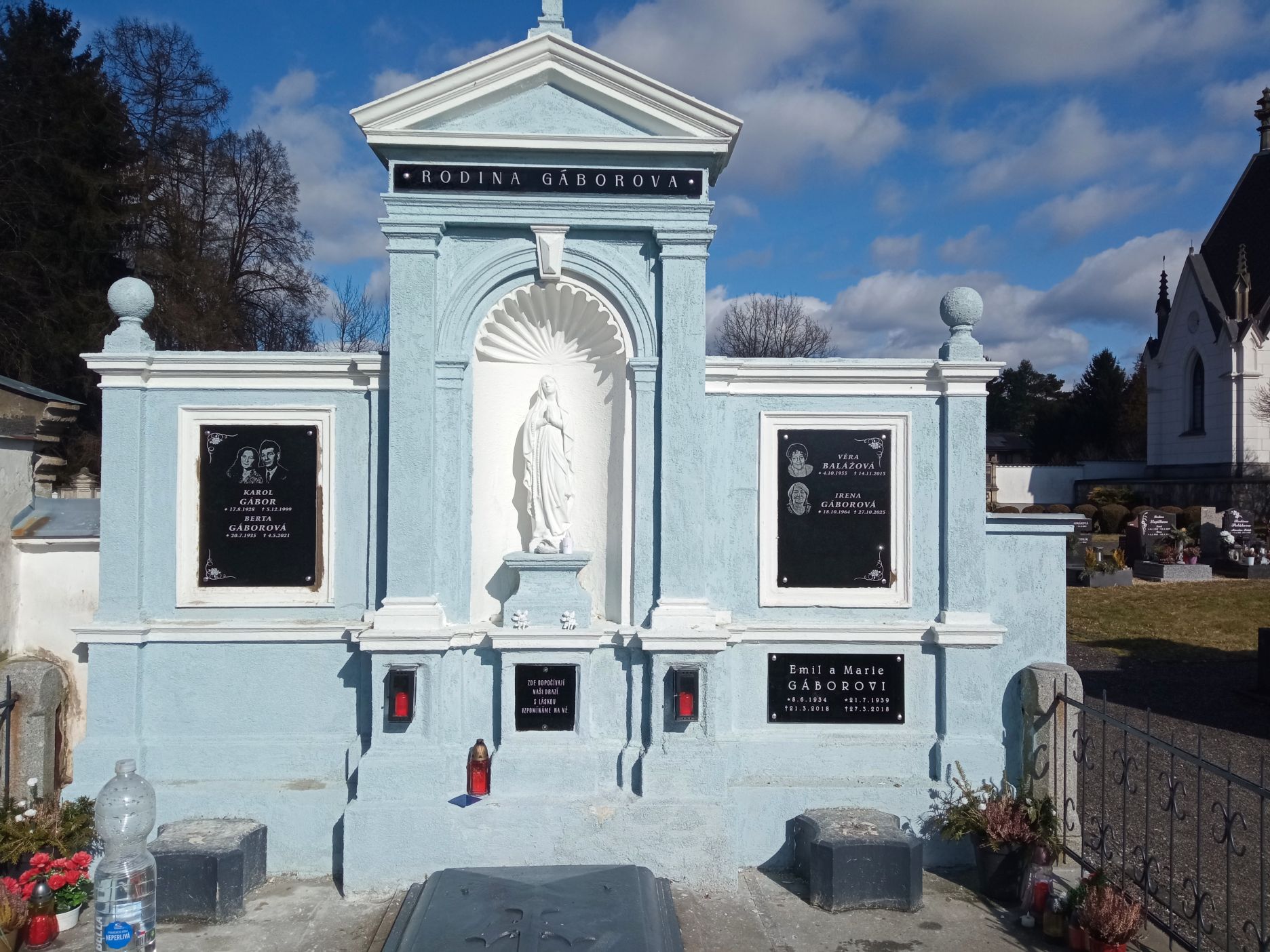 Výměna náhrobních desek