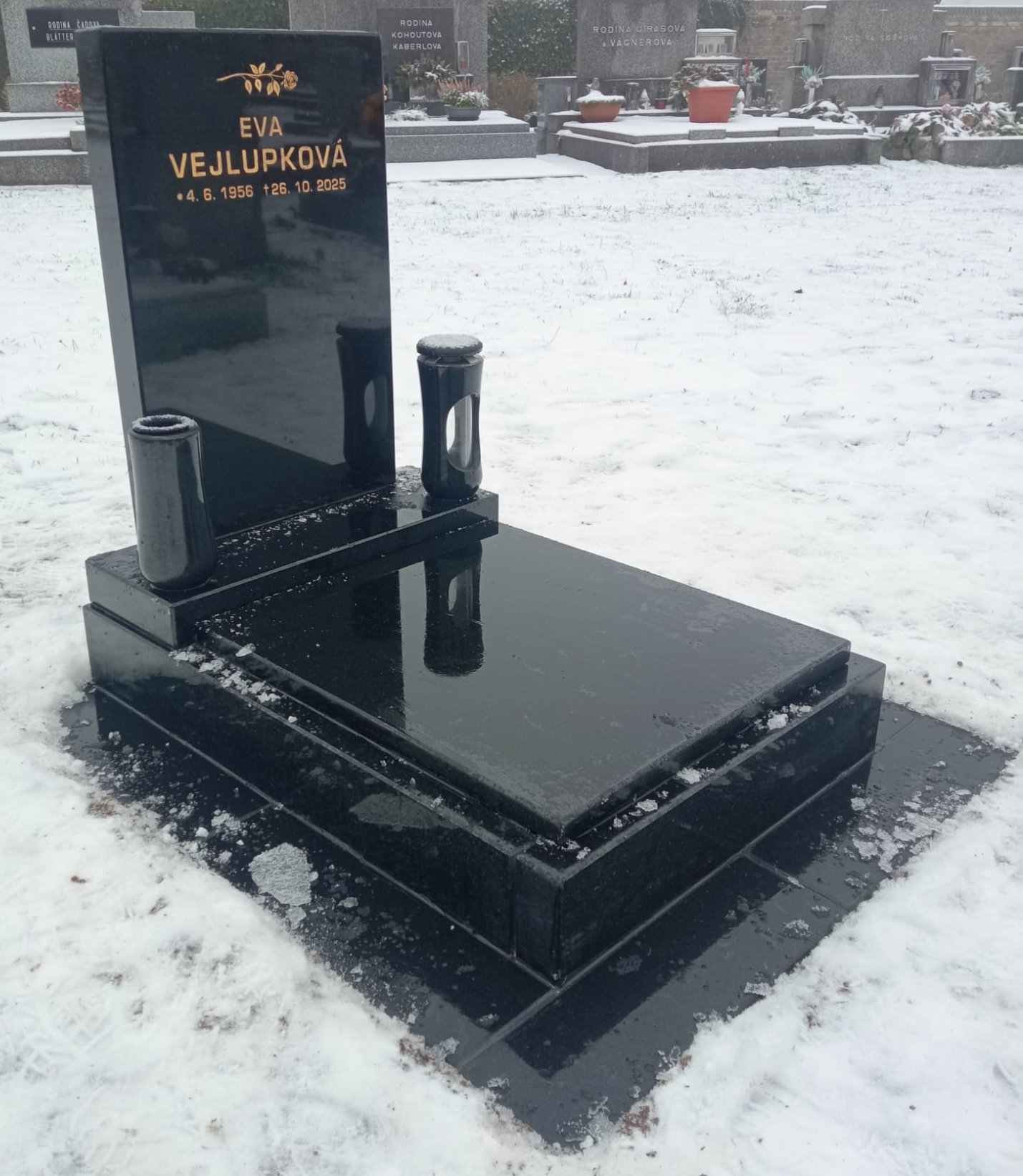 Realizace urnového hrobu Gabro Black