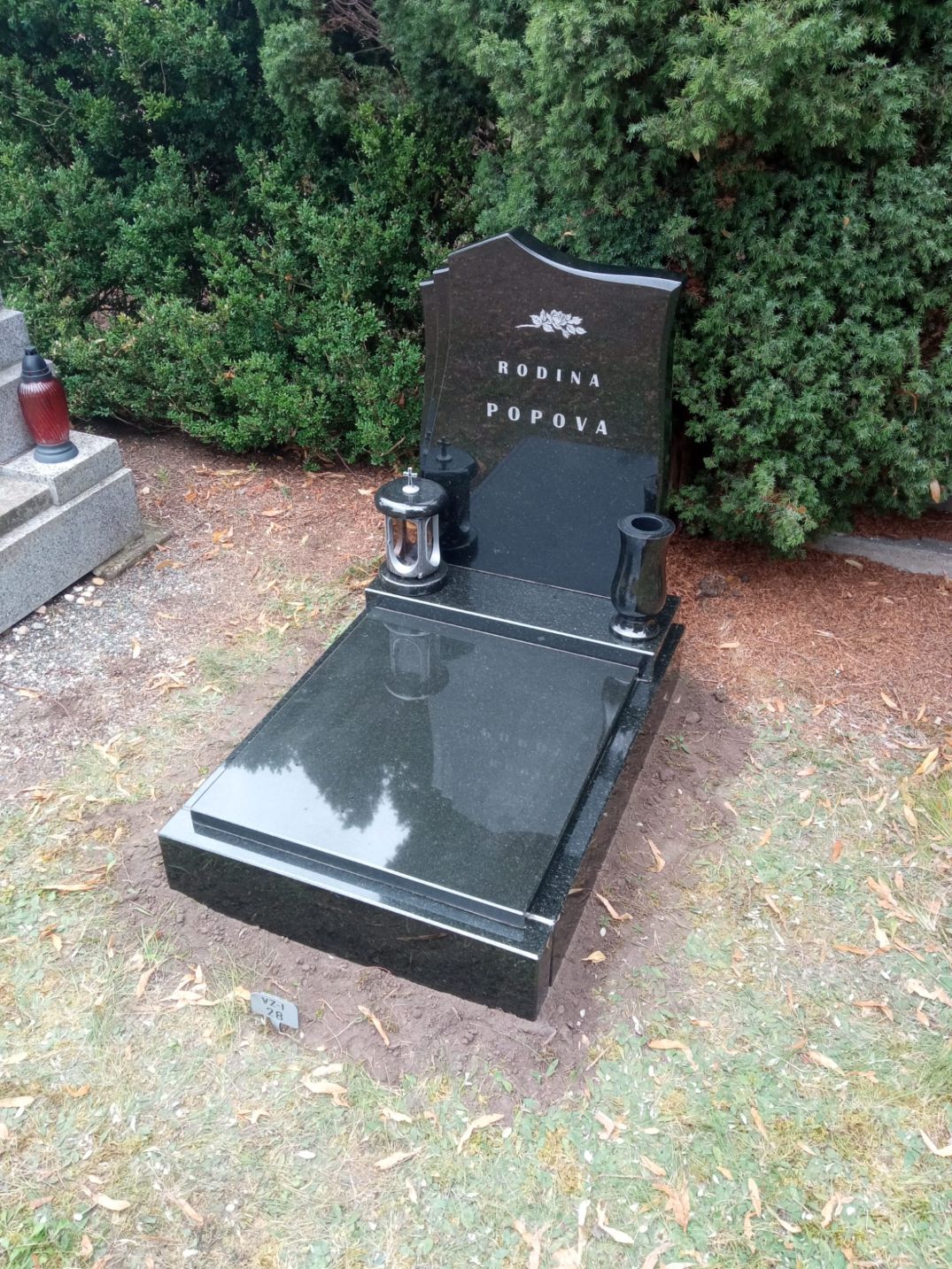 GABRO-BLACK - důstojná vzpomínka z přírodního kamene