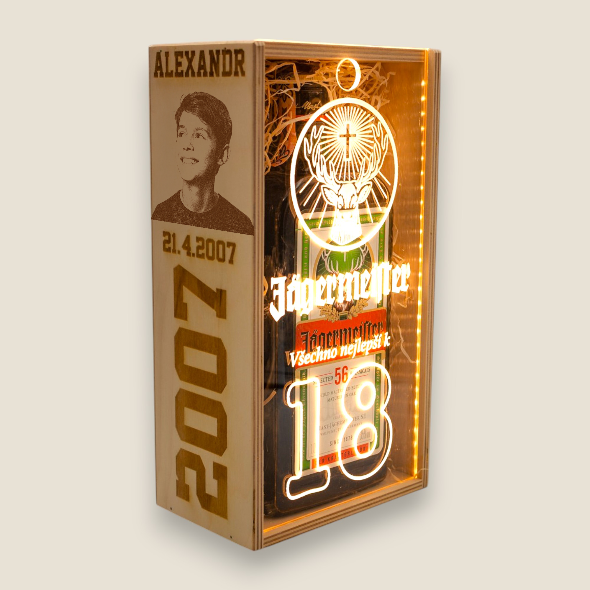 Gravírovaný darčekový box na flašu alkoholu JAGERMEISTER (1l / 3l) Objem Fľaše Jägermeister: 1l
