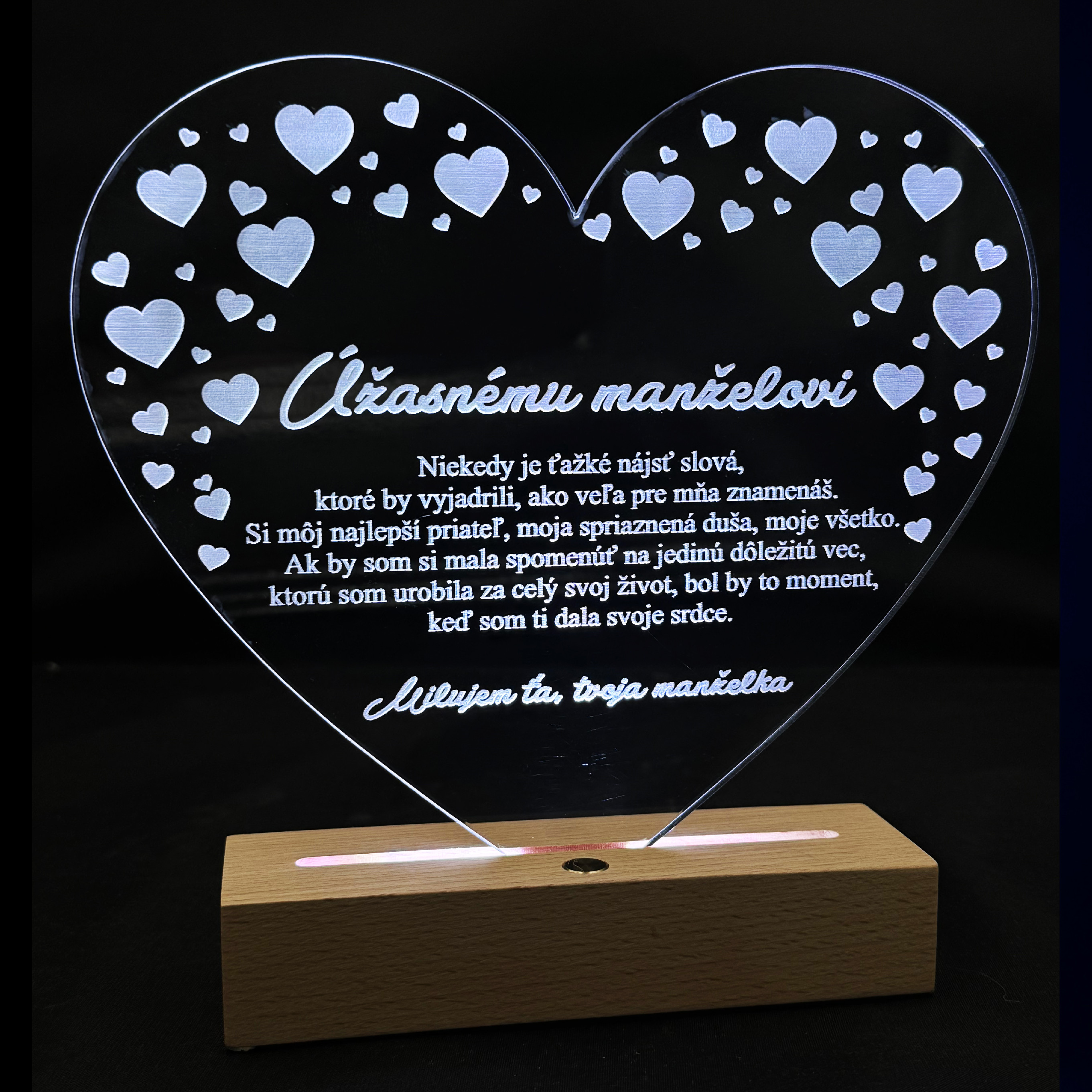 Gravírovaná LED lampa – „Pre úžasného manžela“ PODSTAVEC: Teplá biela s diaľkovým ovládaním nabíjateľný + USB kábel