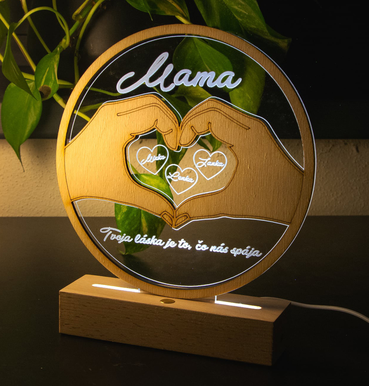 Gravírovaná lampa pre mamu – mená detí + vlastný odkaz PODSTAVEC: Farebný s diaľkovým ovládaním  + USB kábel