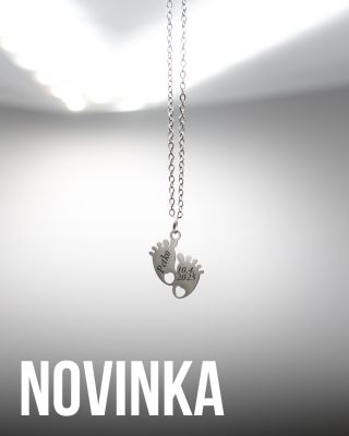 Hľadáte krásny a osobný šperk, ktorý symbolizuje nekonečnú lásku k vášmu dieťaťu? Tento elegantný prívesok v tvare...