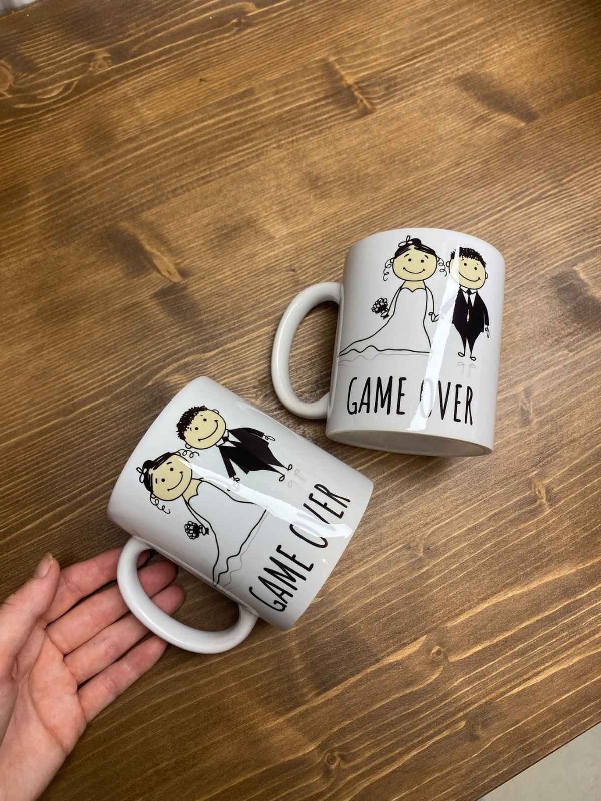 Hrnek jako svatební dar – rovnou z lisu